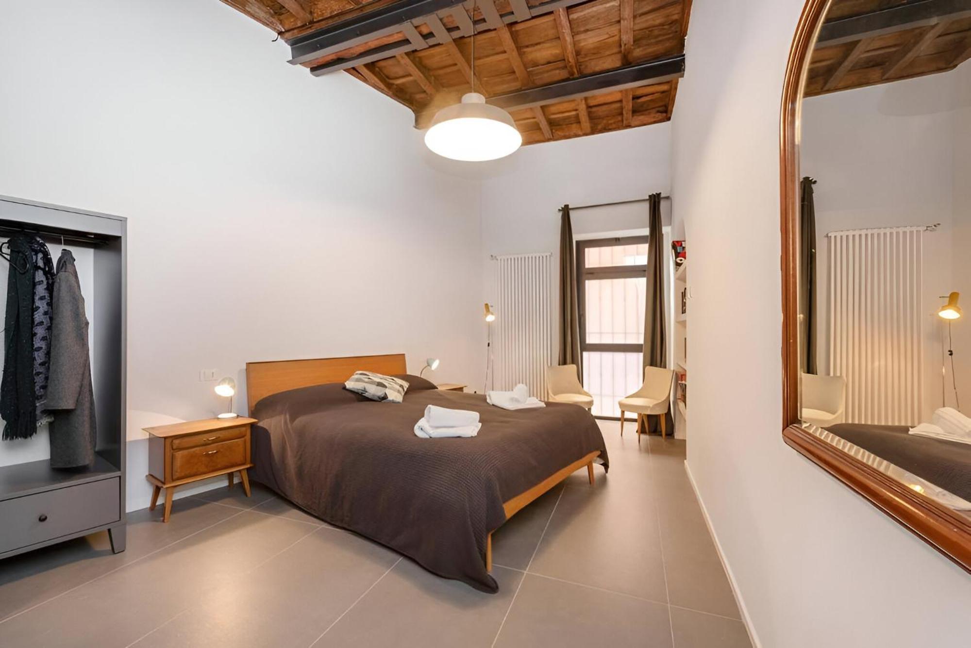 Golden House Buddyrent * Rom