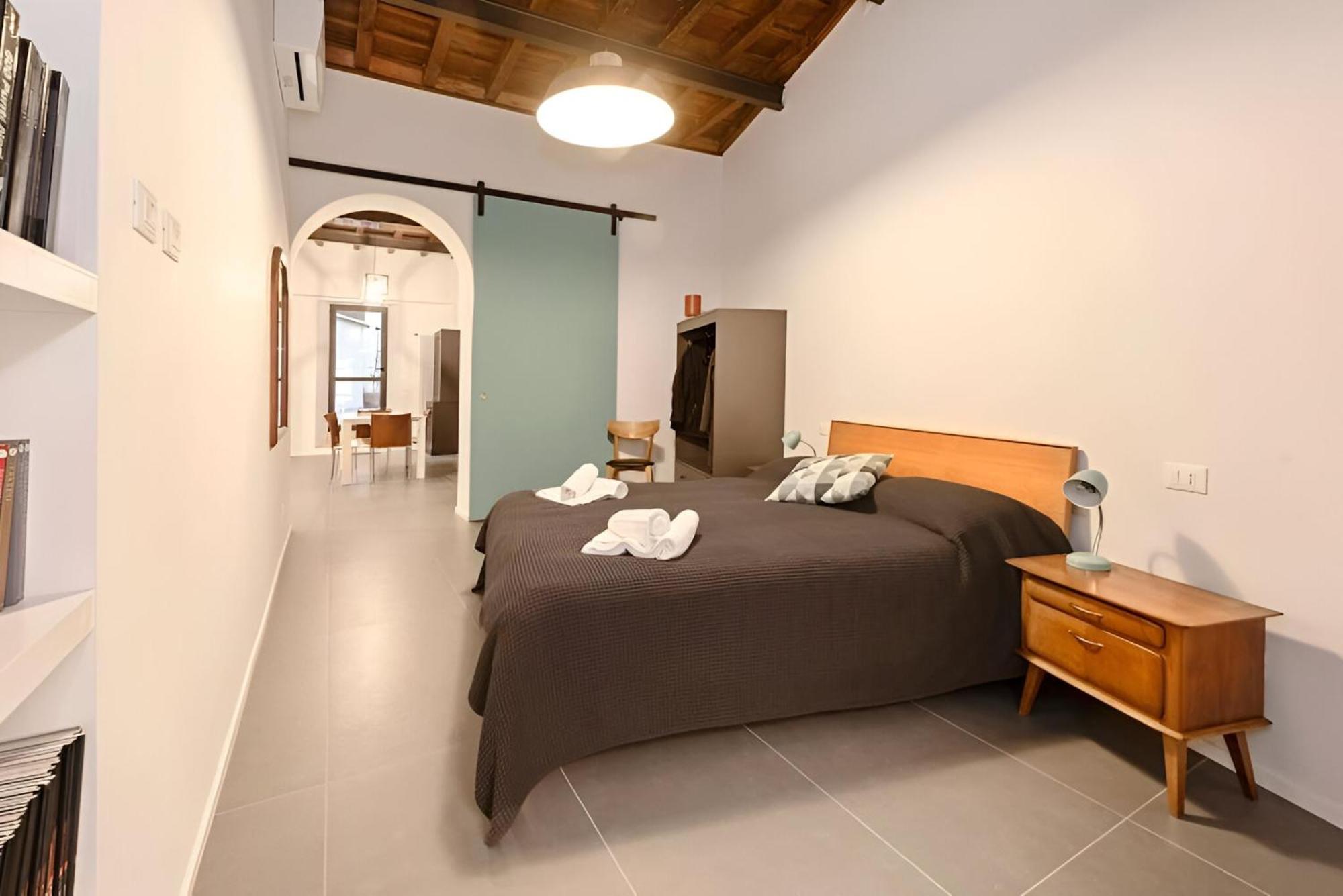 Golden House Buddyrent Apartment Rom