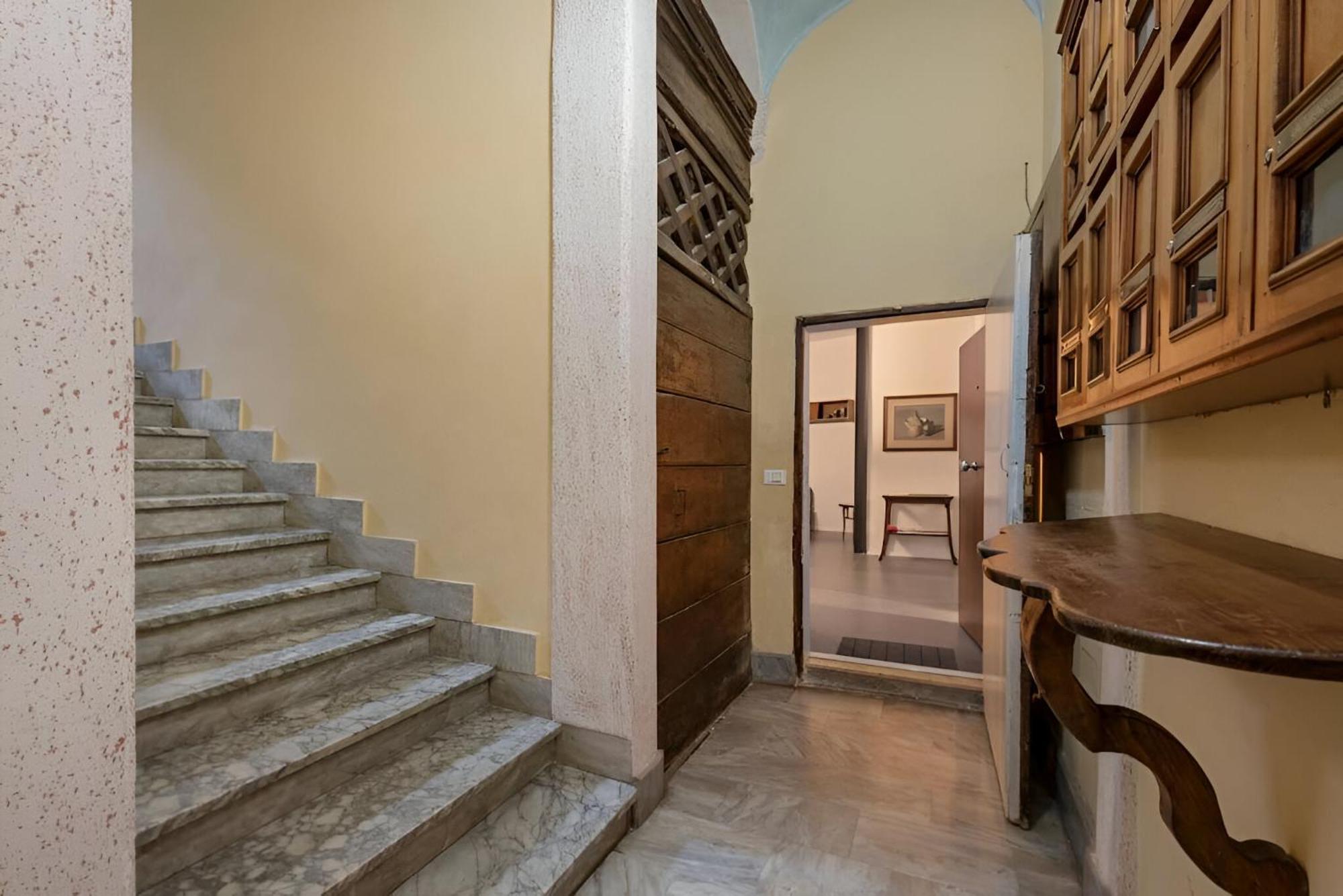 Golden House Buddyrent Apartment Rom